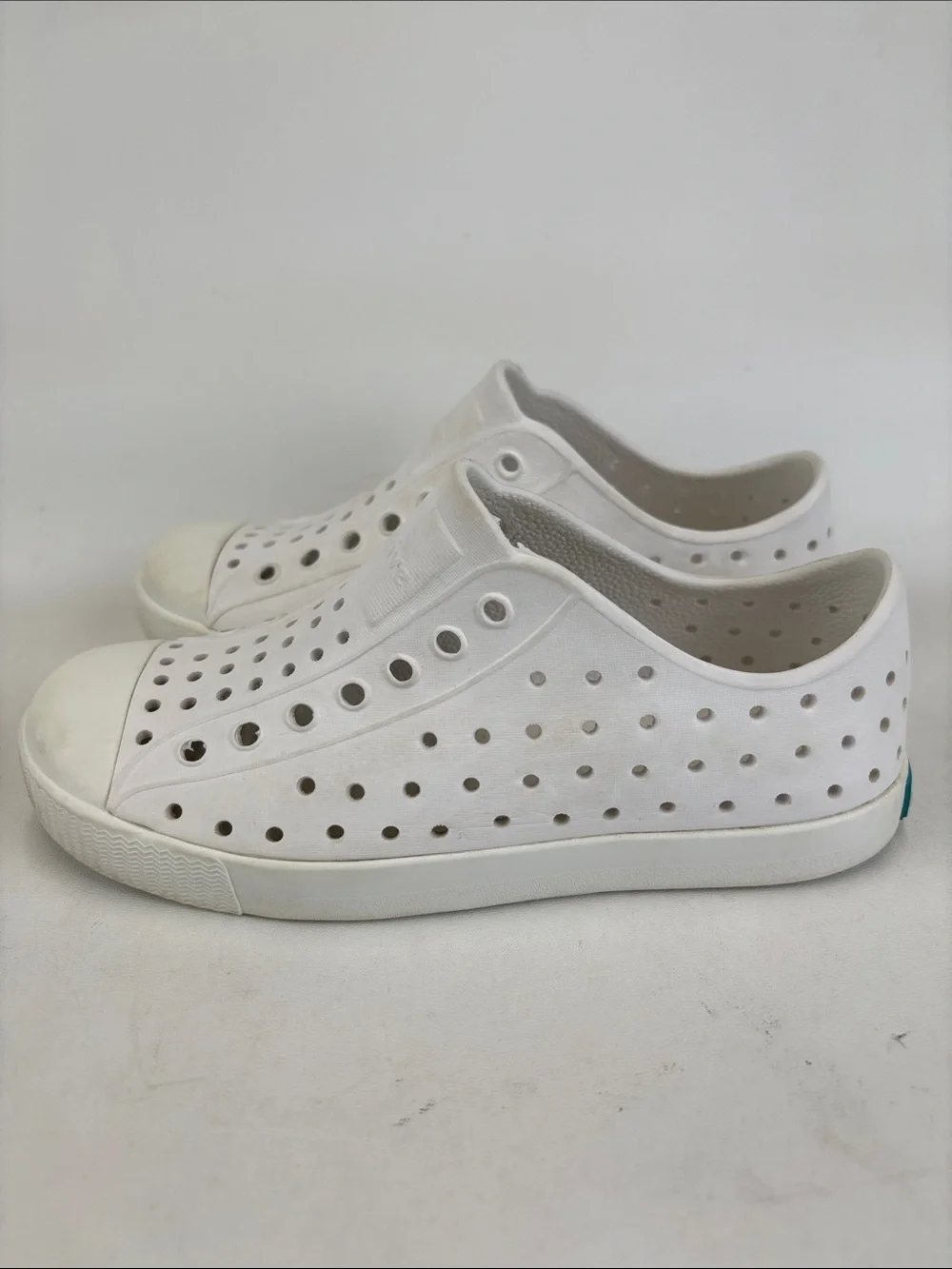 NATIVE Jefferson White SlipOn Waterproof Shoes Size J1